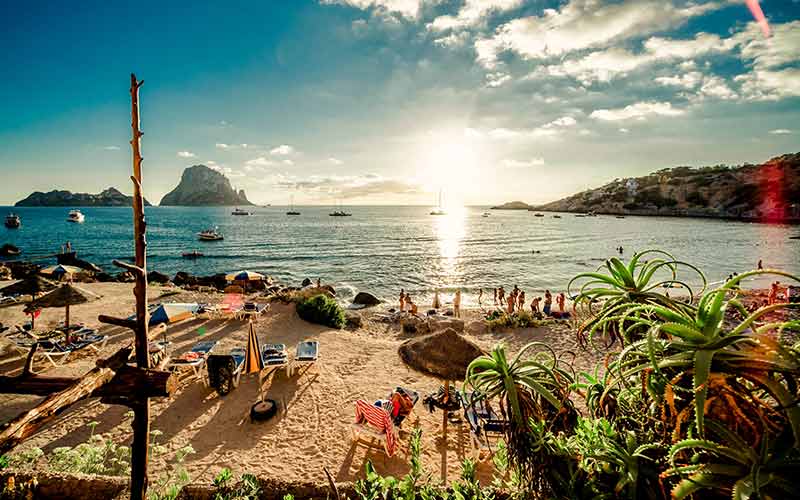 Hvor skal man bo på Ibiza?