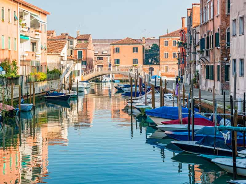 Huse og både i Giudecca lagune i Venedig Italien bybilledet.